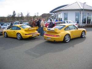 Yellow Porsche 911RS duo